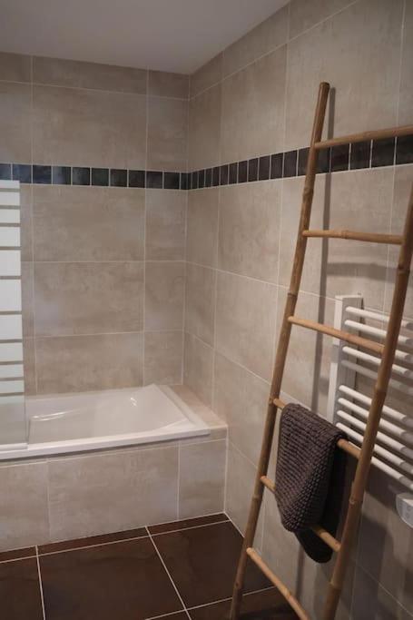 Suberbe Appartement Climatise Avec Terrasse แซ็งต์-ราฟาเอล ภายนอก รูปภาพ